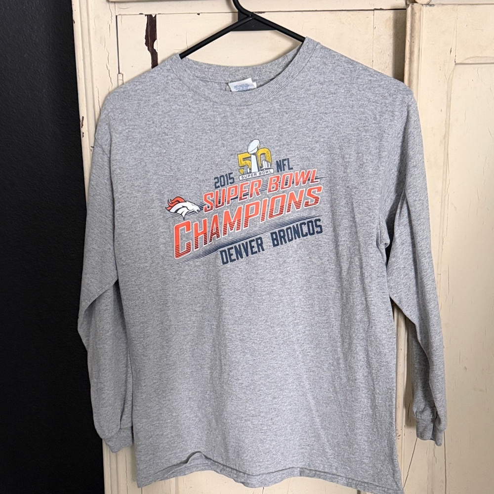 Denver Broncos Vintage Gray Crewneck Tee - Super Bowl 50 Champions!